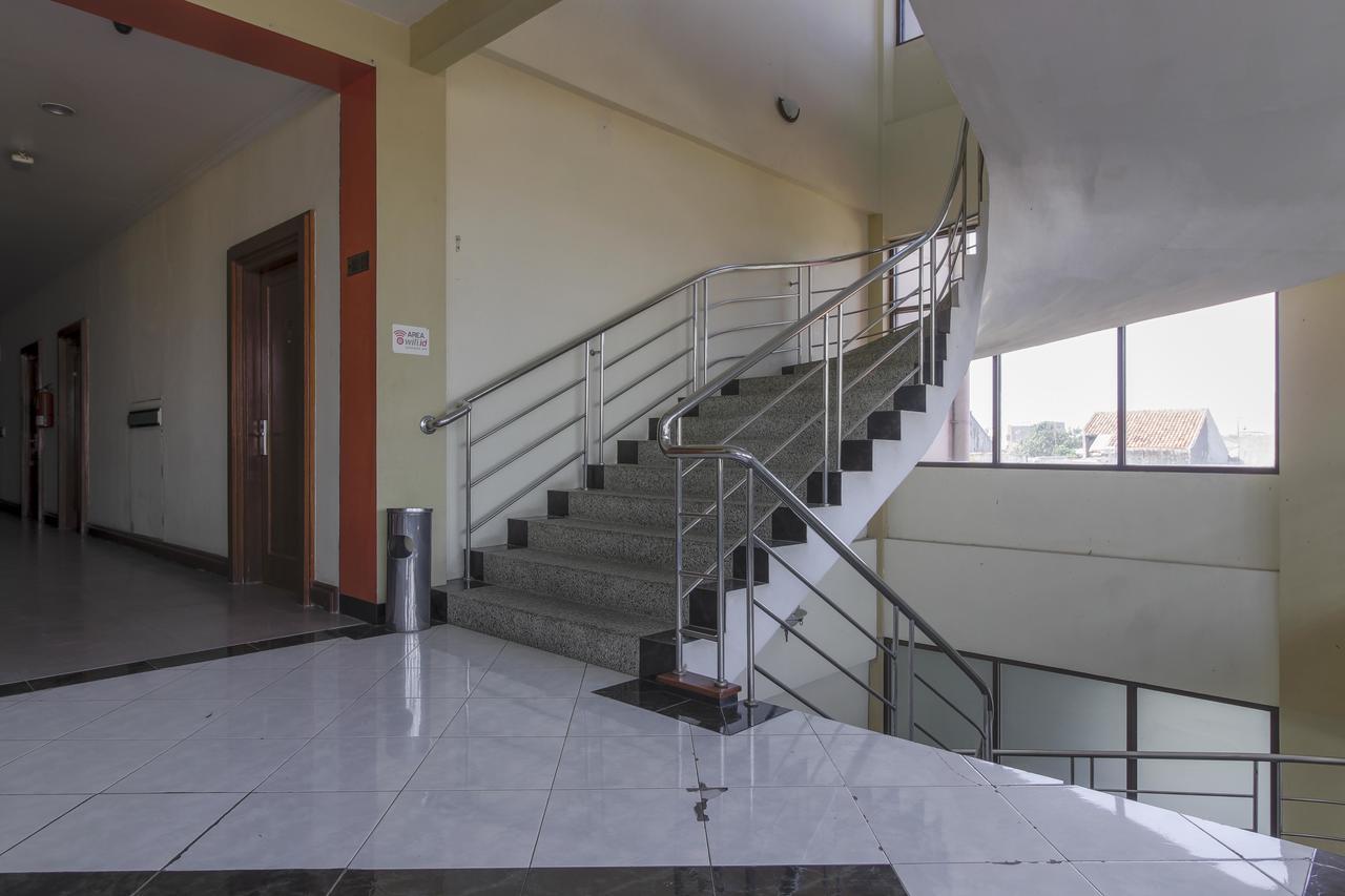 Reddoorz Plus Near Grage City Mall Cirebon Exterior photo